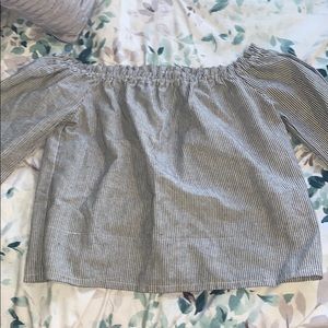 Super cute off the shoulder top !